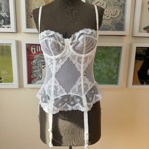 Vintage 90s White Lace Bustier with Garters – Coquette / Vintage Lingerie 🎀🤍